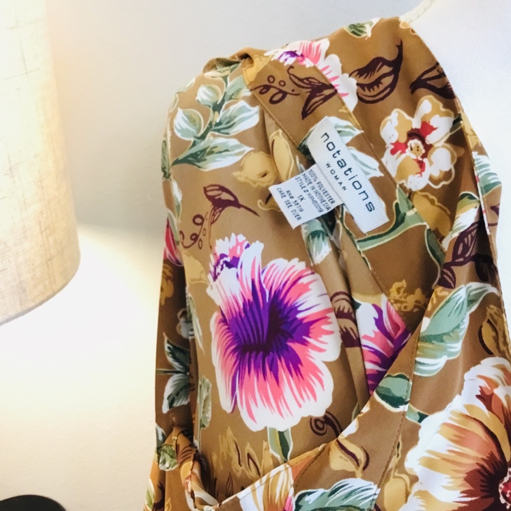 HostPick! Fun & comfortable printed button down - Picture 2 of 4